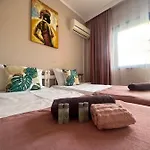 “poli” بيت ضيافة