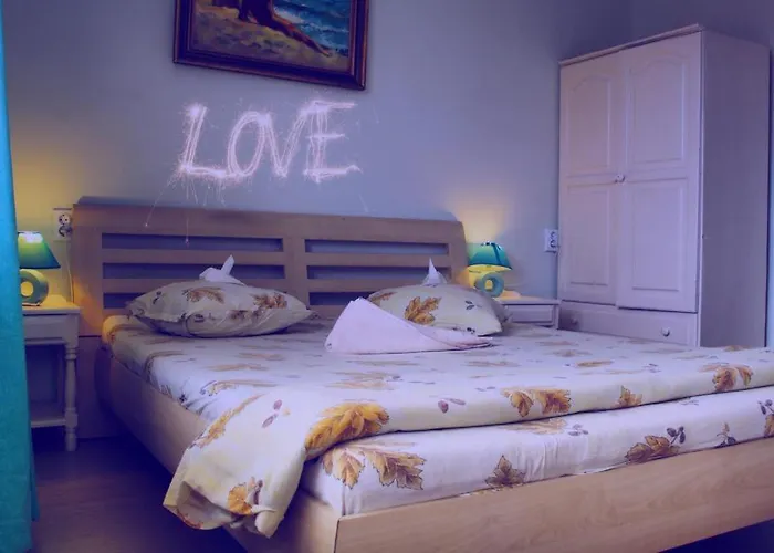 “poli” Πανσιόν Νεσέμπαρ