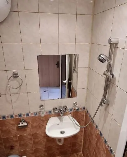 “poli” Πανσιόν