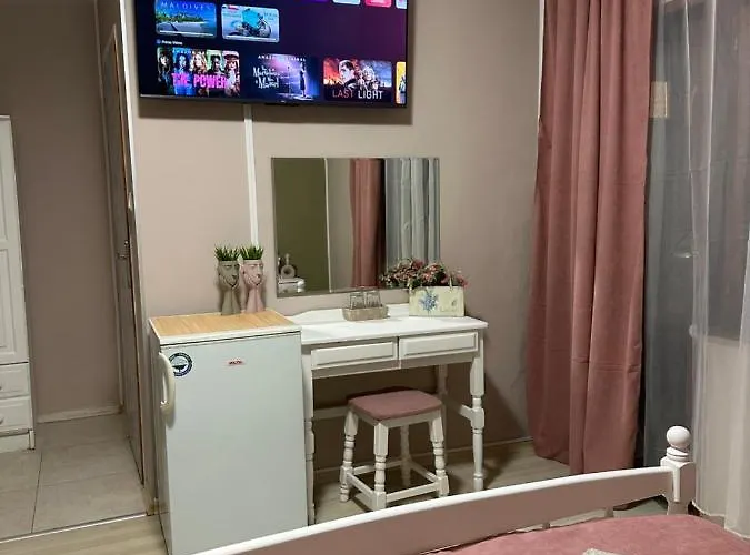 “poli” Νεσέμπαρ