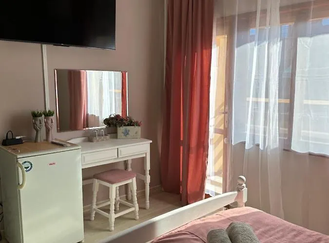 “poli” Νεσέμπαρ