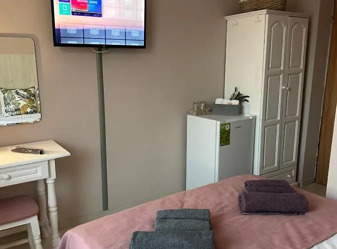 “poli” Νεσέμπαρ