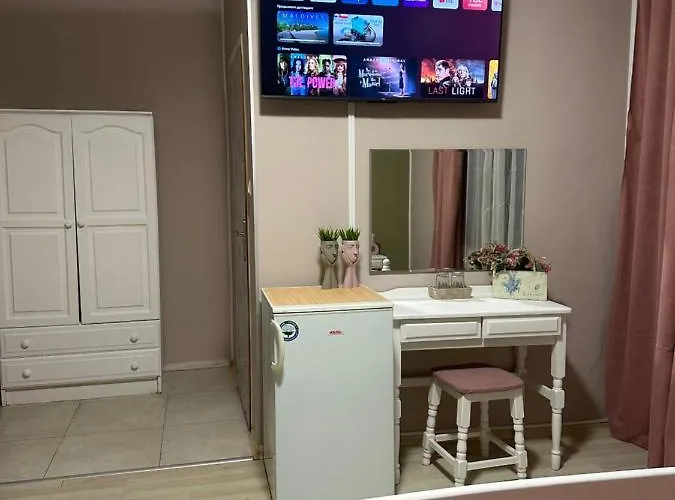 “poli” Νεσέμπαρ