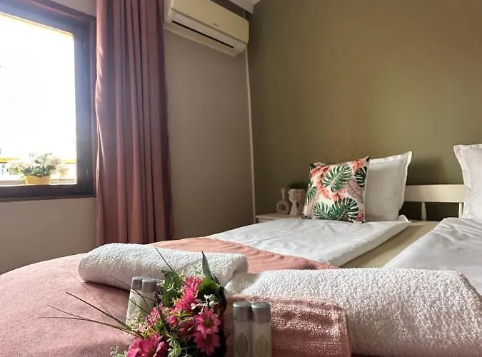 “poli” Νεσέμπαρ