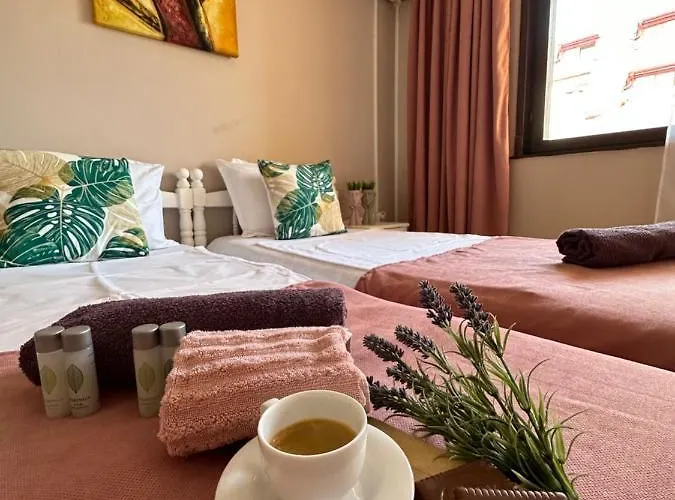 “poli” Νεσέμπαρ