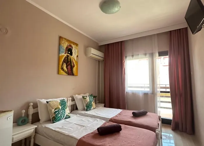 “poli” Πανσιόν Νεσέμπαρ