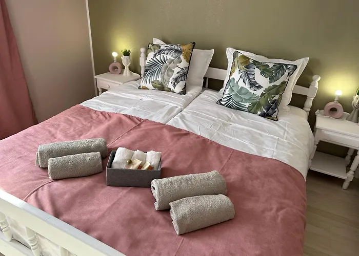 “poli” Νεσέμπαρ